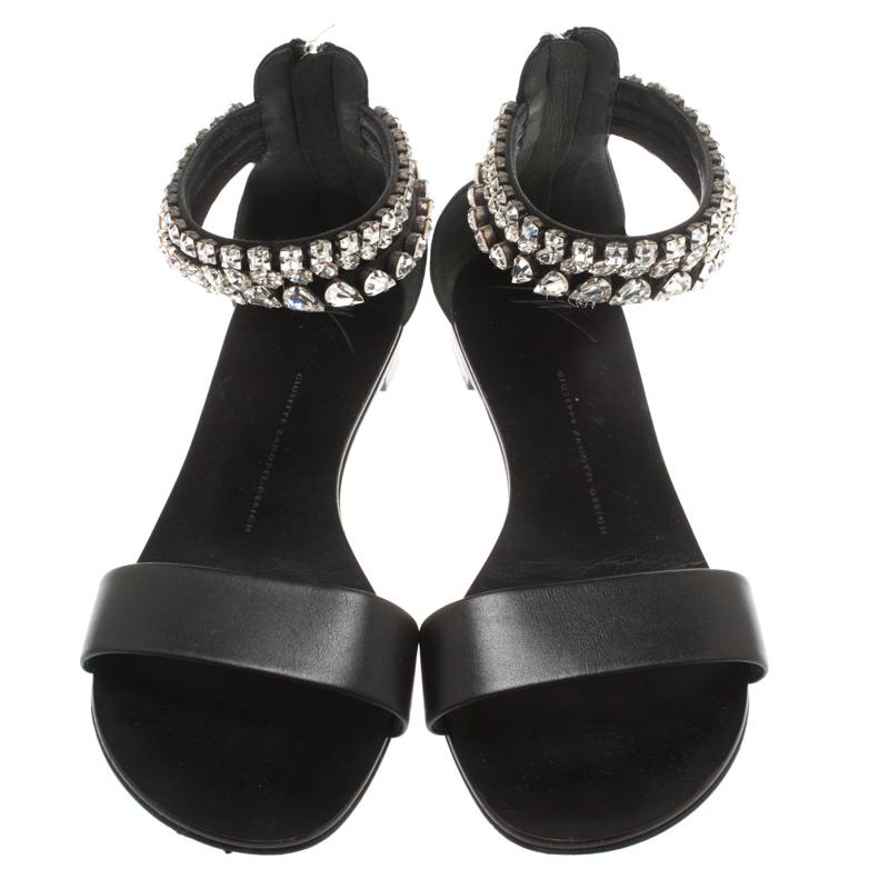 Giuseppe Zanotti Black Leather And Suede Crystal  Ankle Cuff Flat Sandal 39 In Good Condition In Dubai, Al Qouz 2