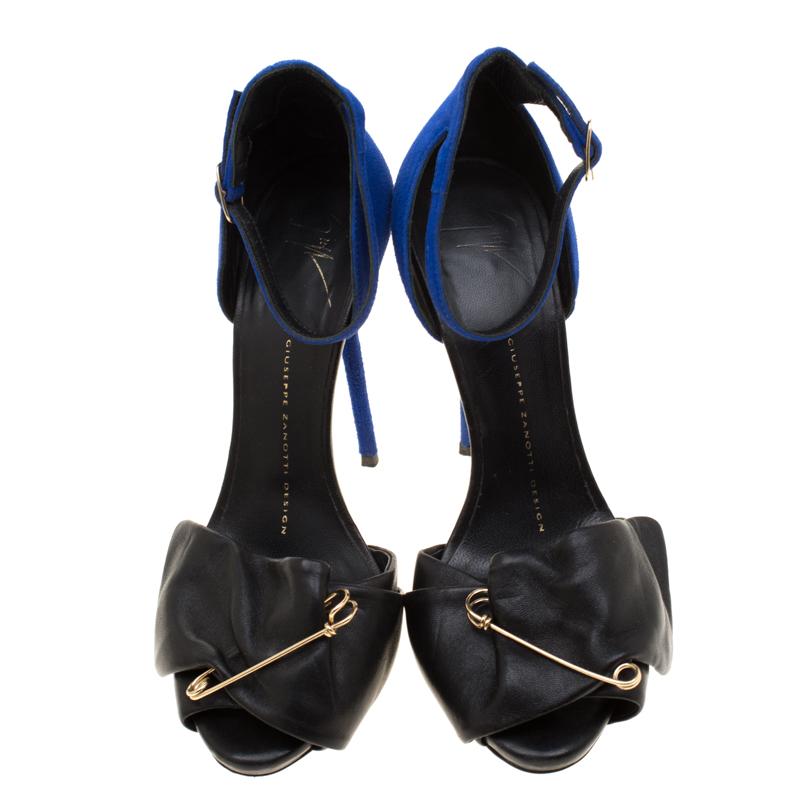 Giuseppe Zanotti Black Leather Blue Suede Safety Pin Ankle Strap Sandals Size 37 In Good Condition For Sale In Dubai, Al Qouz 2