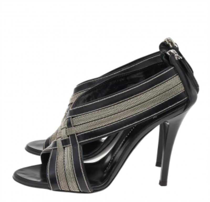 Noir Giuseppe Zanotti Sandales en cuir noir avec chaînes croisées Taille 36