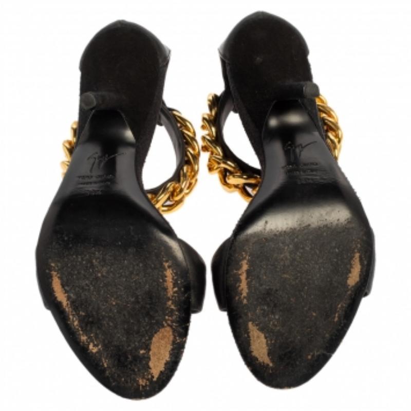 Giuseppe Zanotti Black Leather Chain Detail T Strap Sandals Size 38.5 For Sale 2