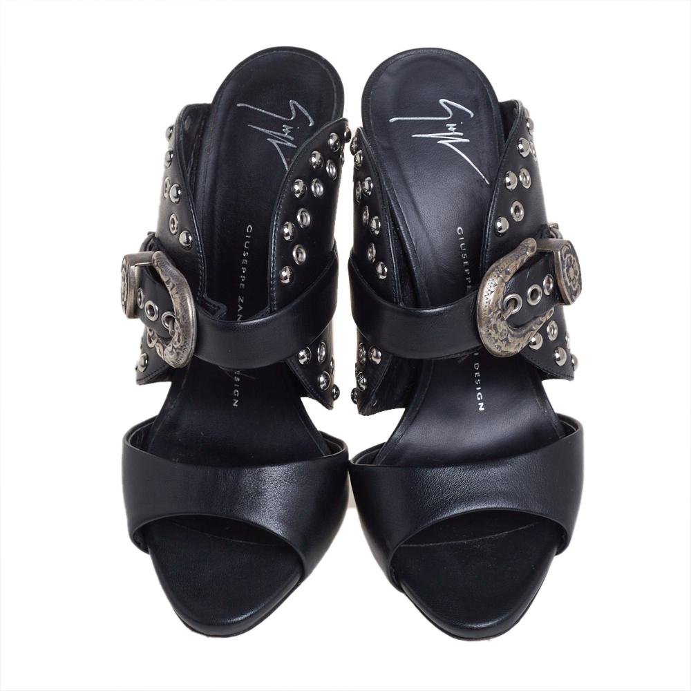 Giuseppe Zanotti Coline Western Schnalle Nieten Pantoletten Sandalen aus schwarzem Leder Größe 37 (Schwarz)