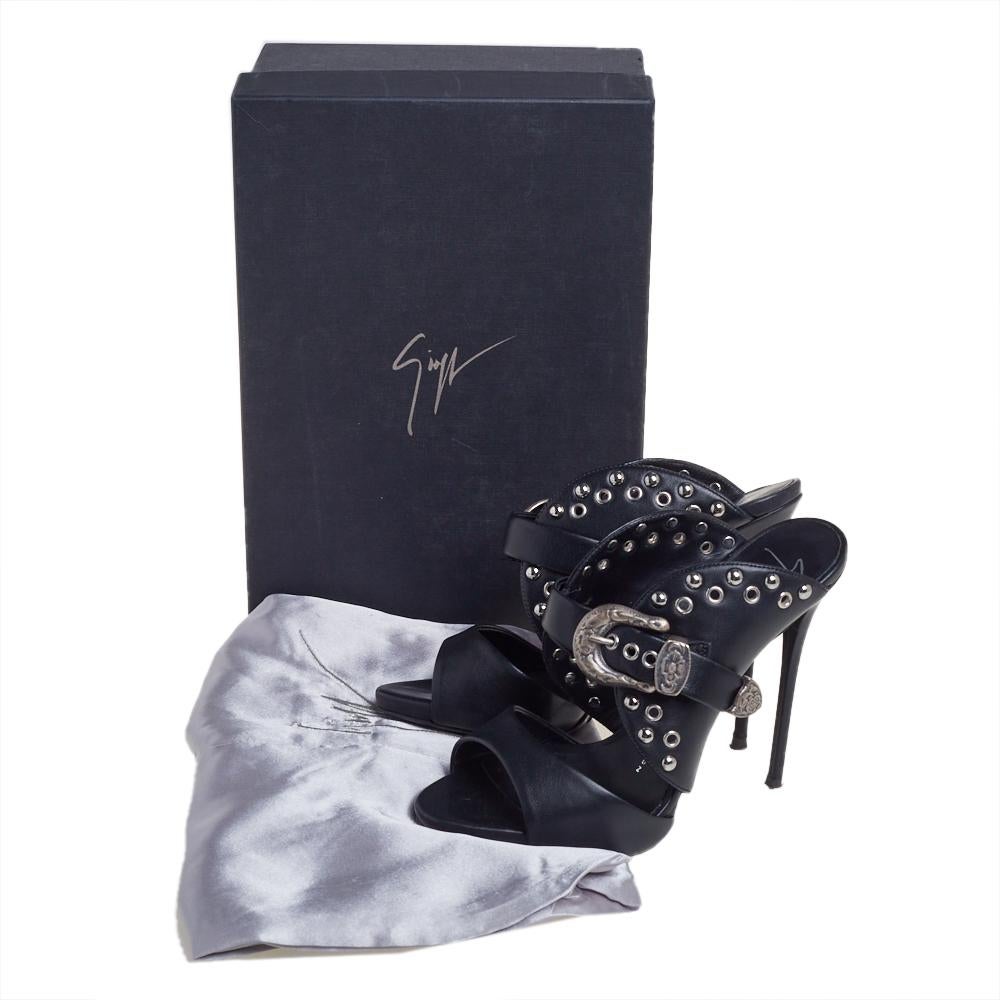 Giuseppe Zanotti Coline Western Schnalle Nieten Pantoletten Sandalen aus schwarzem Leder Größe 37 4