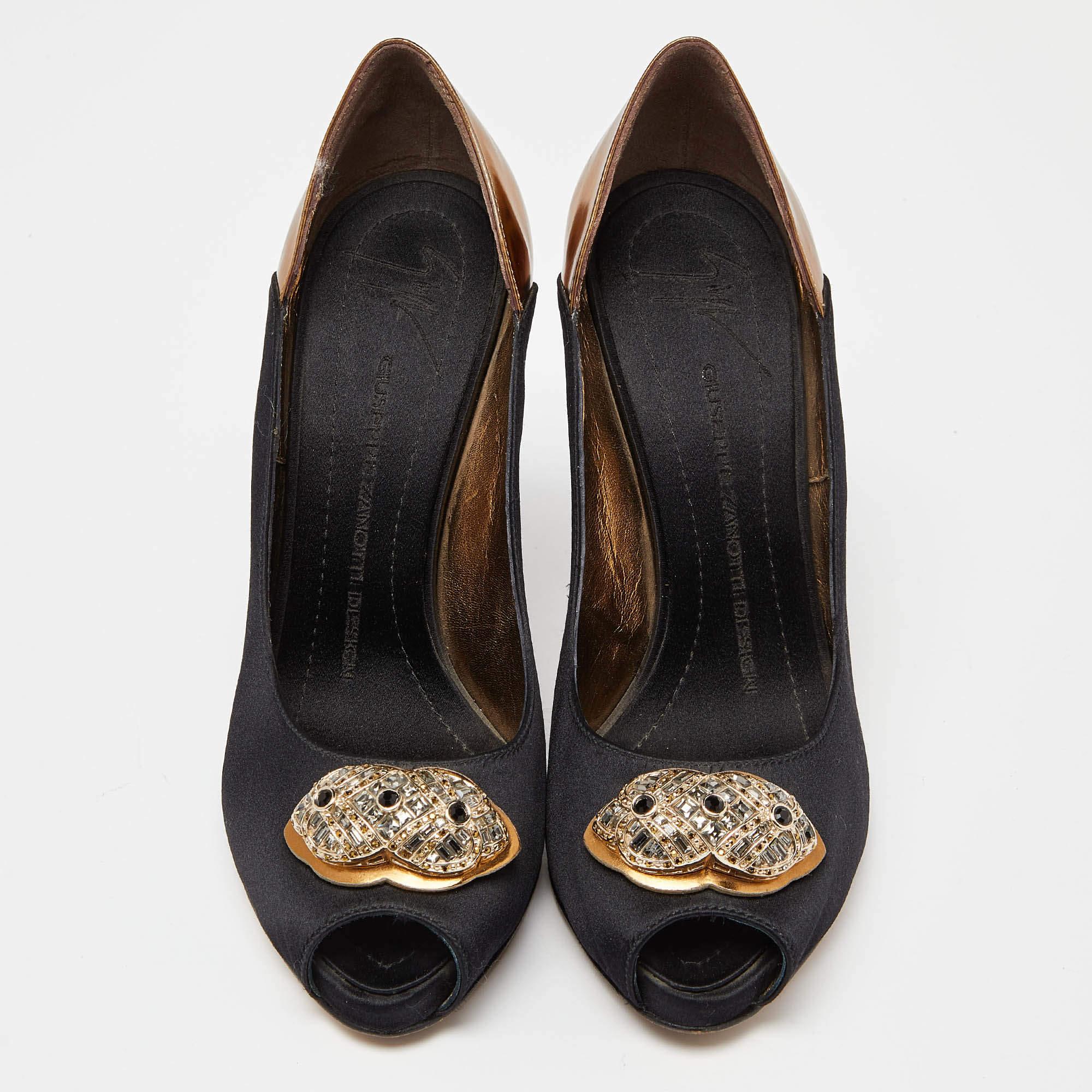 Giuseppe Zanotti Schwarze Leder-Pumps mit Kristallverzierung und Peep Toe Größe 37 im Zustand „Gut“ im Angebot in Dubai, Al Qouz 2