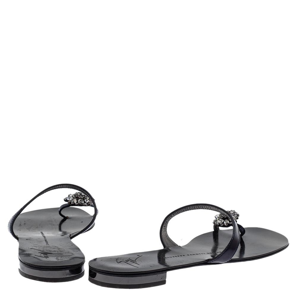 Giuseppe Zanotti Zapatos de tacón de cuero negro con adornos de cristal talla 38 Negro