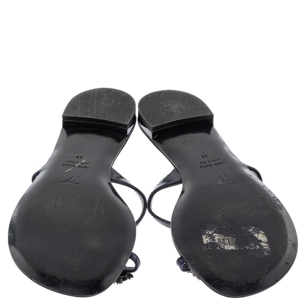 Giuseppe Zanotti Zapatos de tacón de cuero negro con adornos de cristal talla 38 en Bueno Estado en Dubai, Al Qouz 2