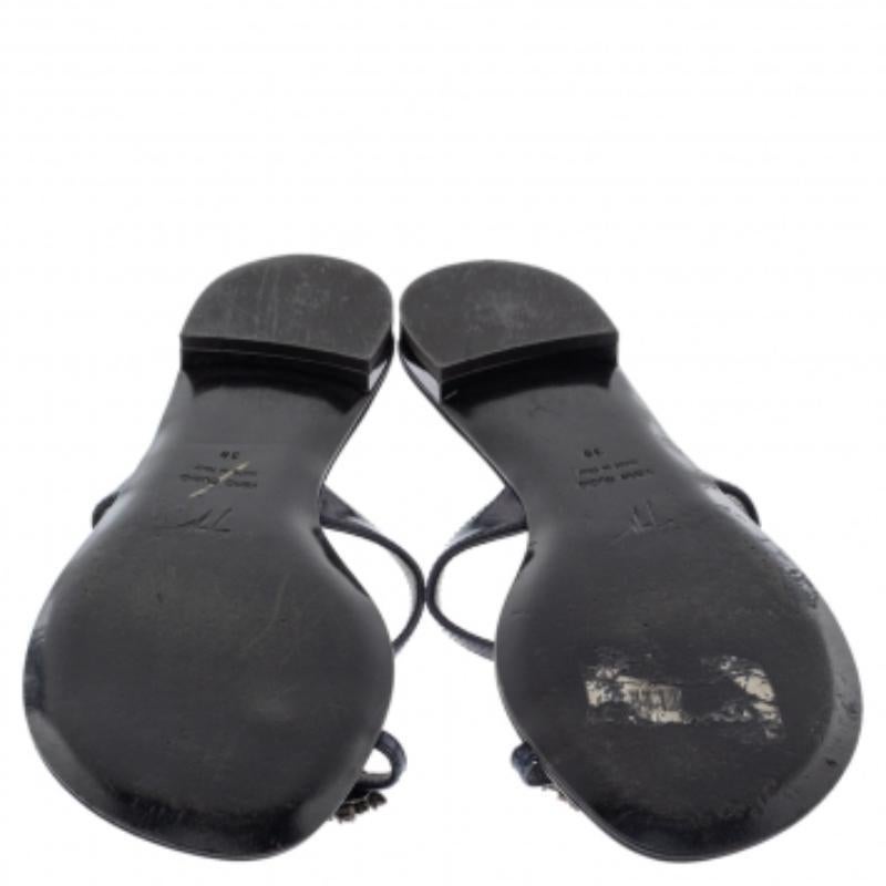 Giuseppe Zanotti Chaussures à bout arrondi en cuir noir avec ornements en cristal Taille 38 1