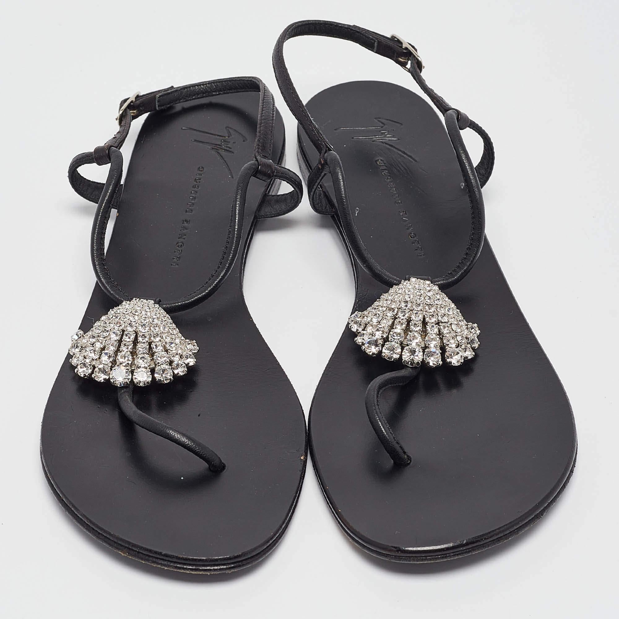 Giuseppe Zanotti Emmy Lou flache Sandalen aus schwarzem Leder, Größe 38,5 (Schwarz) im Angebot