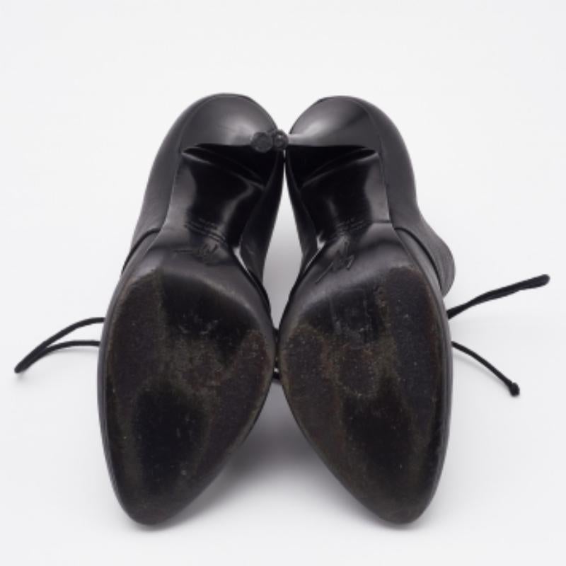Giuseppe Zanotti Bottines à lacets en cuir noir Taille 37.5 en vente 1