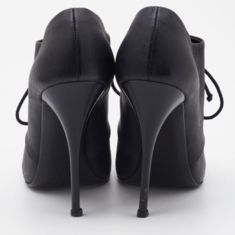 Giuseppe Zanotti Bottines à lacets en cuir noir Taille 37.5 en vente 2