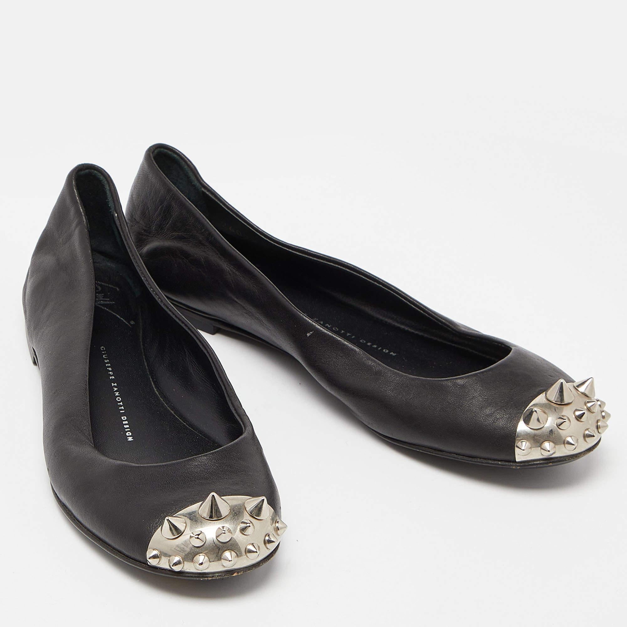 Giuseppe Zanotti - Ballerines à bout pointu en cuir noir Malika - Taille 36.5 État moyen - En vente à Dubai, Al Qouz 2