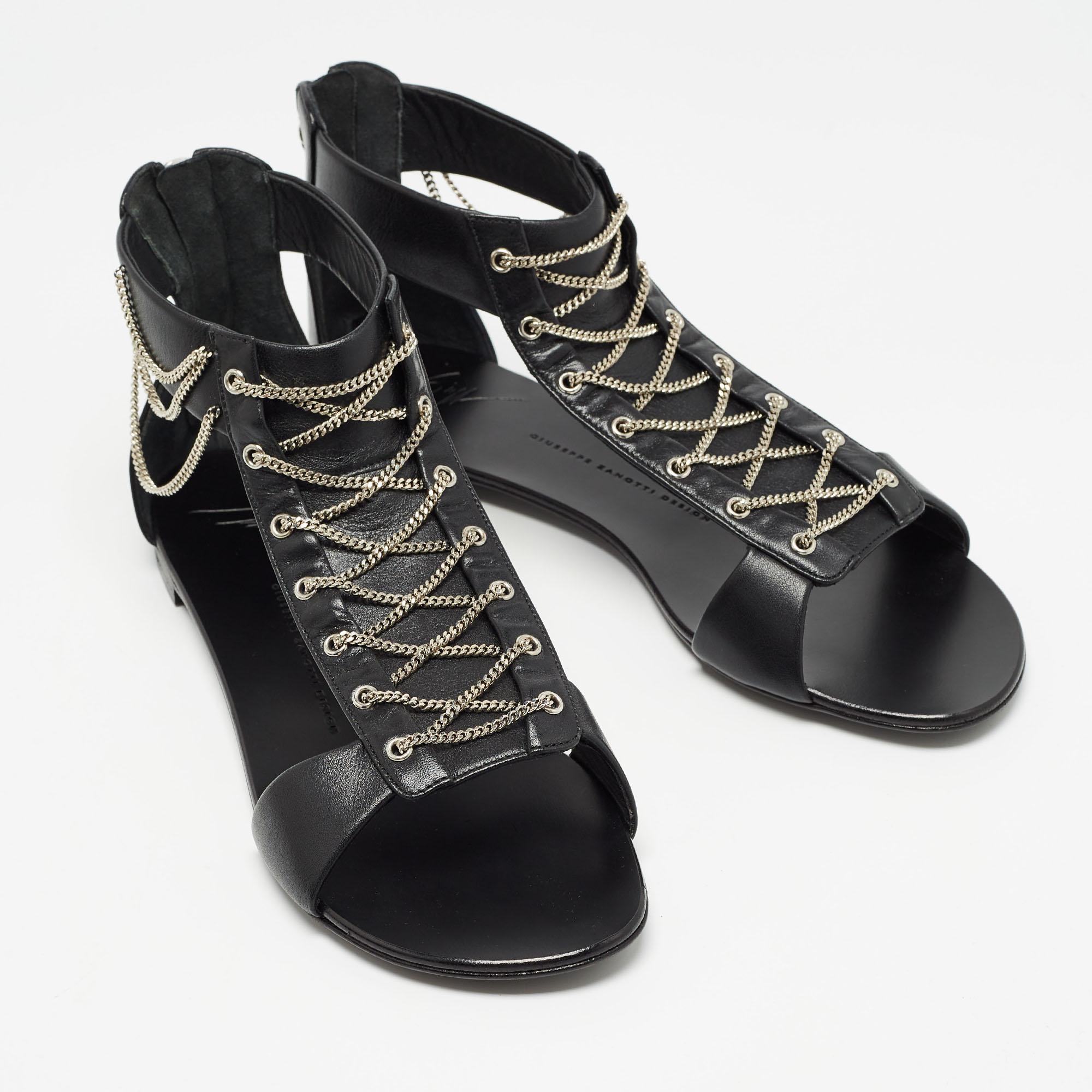 Women's Giuseppe Zanotti Black Leather Roll Chain Flat Sandals Size 41 For Sale