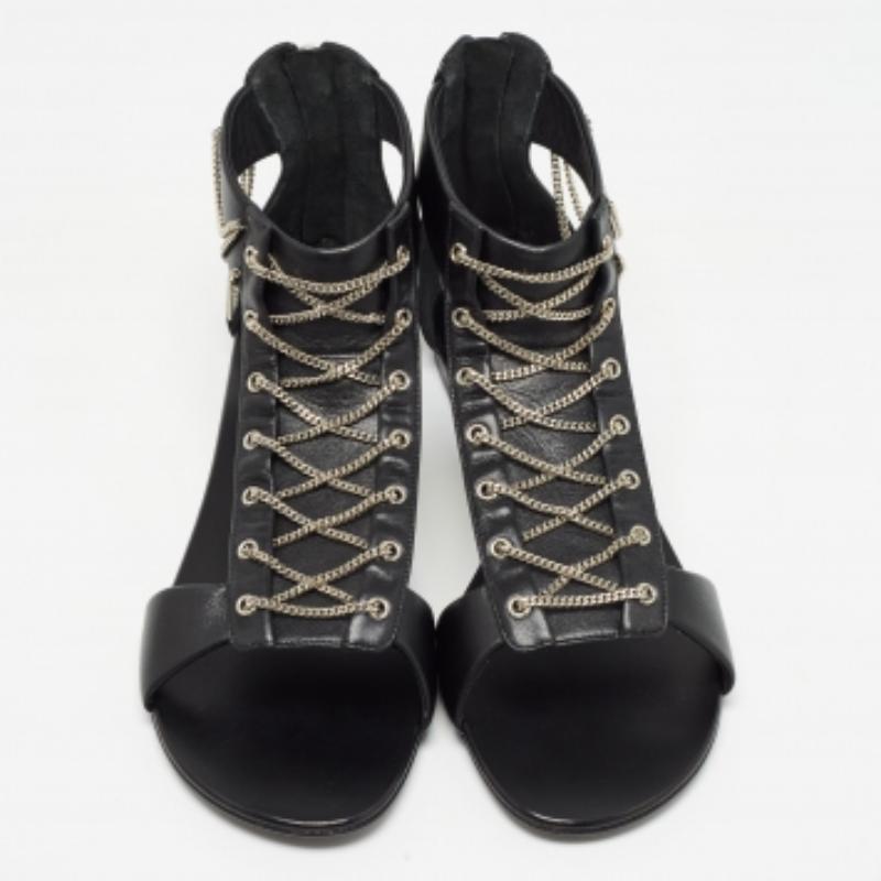 De las mujeres Giuseppe Zanotti Sandalias planas de piel negra con cadena de rollo talla 41 en venta