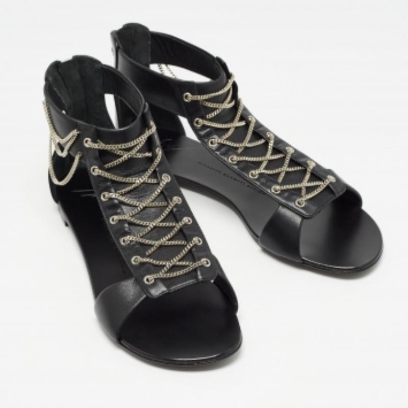 Giuseppe Zanotti Sandalias planas de piel negra con cadena de rollo talla 41 en venta 1