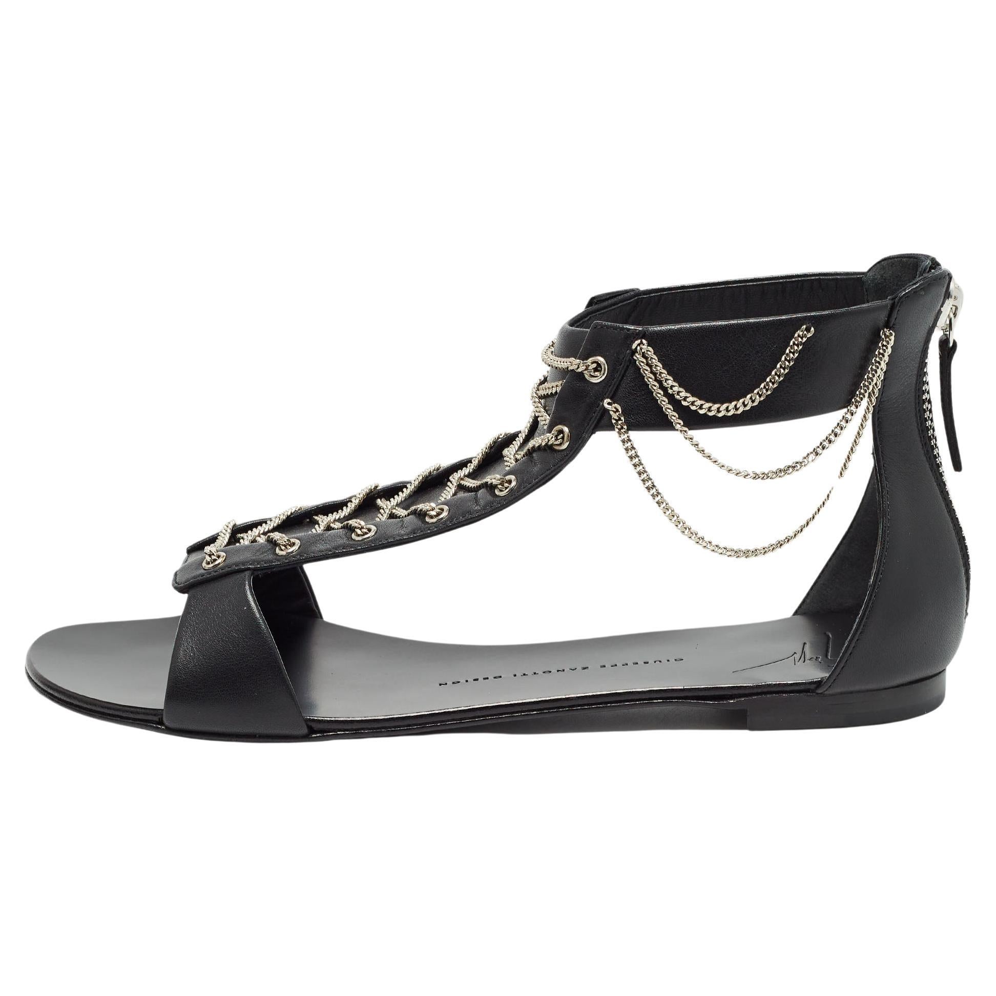 Giuseppe Zanotti Black Leather Roll Chain Flat Sandals Size 41 For Sale