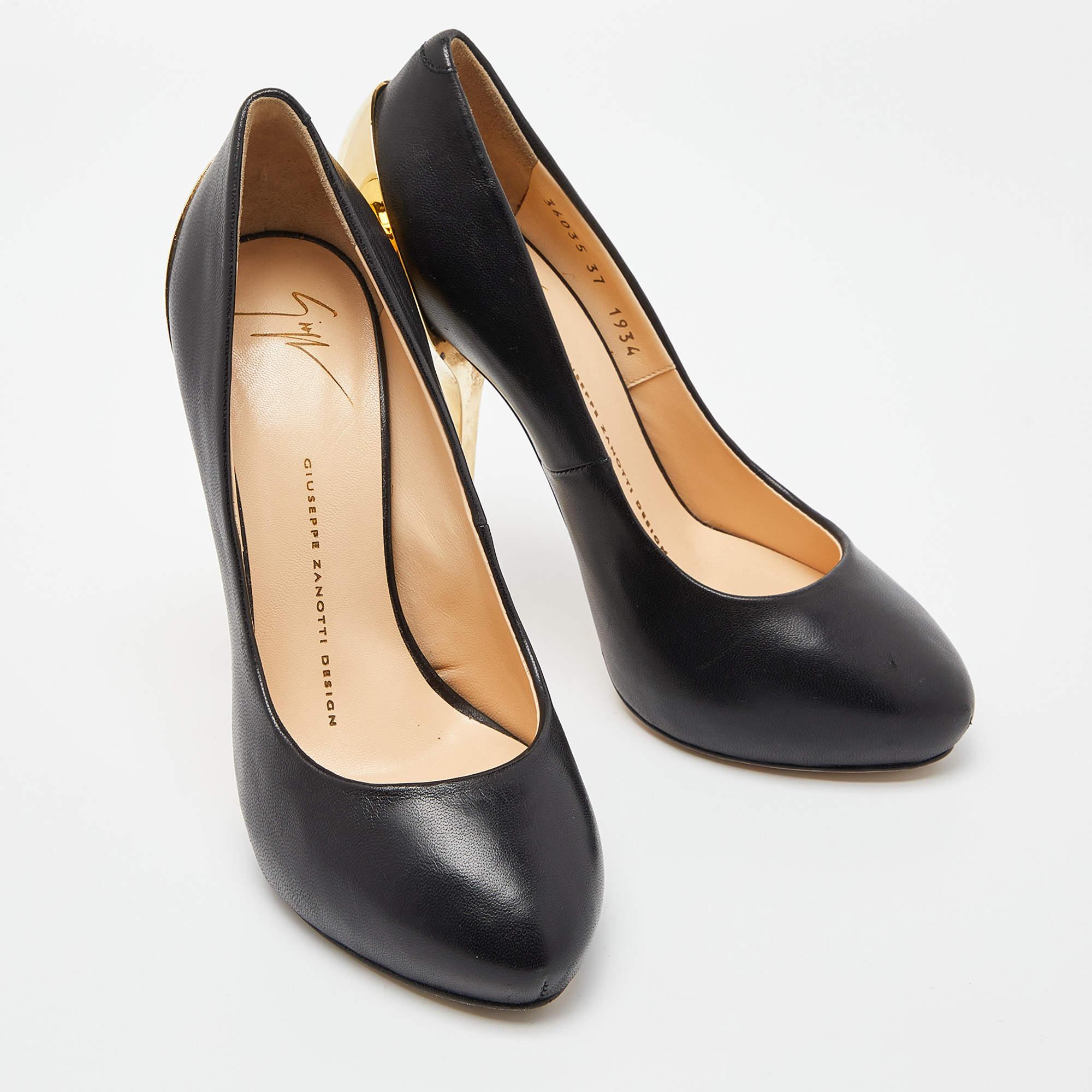 Giuseppe Zanotti Escarpins à bouts ronds en cuir noir Taille 37 Bon état - En vente à Dubai, Al Qouz 2