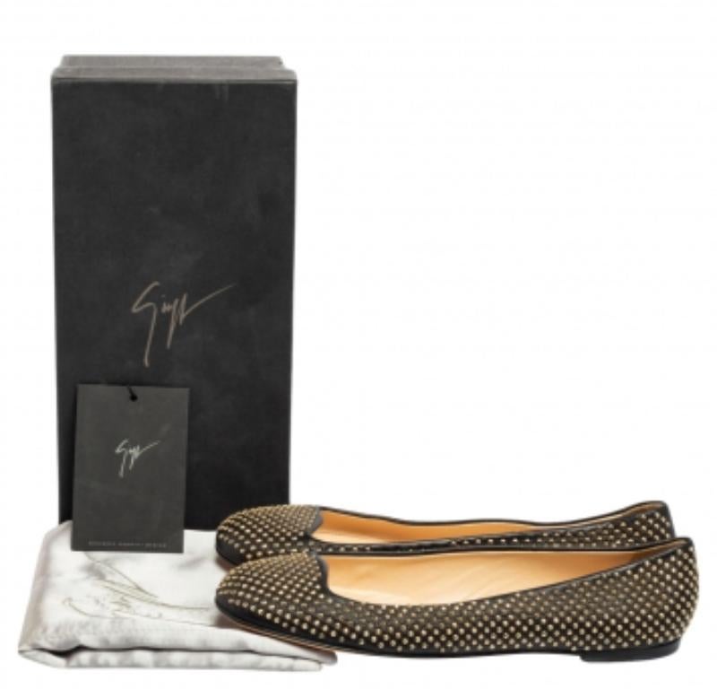 Noir Giuseppe Zanotti Ballerines en cuir noir clouté Taille 38 en vente
