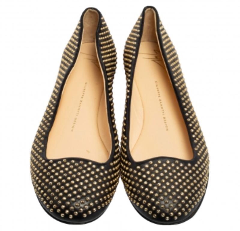 Giuseppe Zanotti Ballerines en cuir noir clouté Taille 38 Bon état - En vente à Dubai, Al Qouz 2