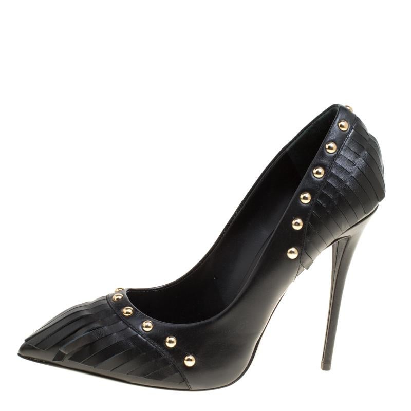 Strut in style and make the streets your fashion runway with these spectacular black pumps from Giuseppe Zanotti. They are crafted from leather and feature an 11.5 cm heel, pointed toes and lovely fringe detailing at the front and back. These