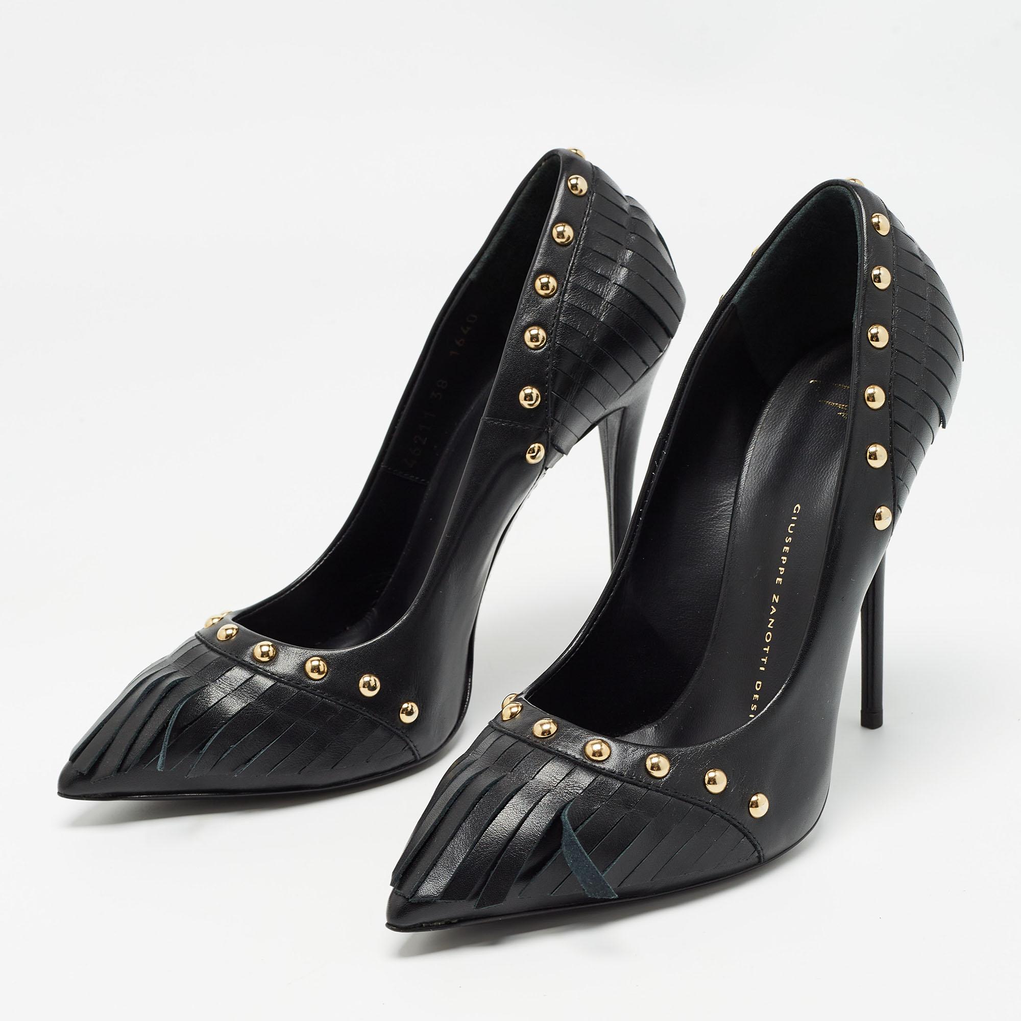 Exuding femininity and elegance, these Giuseppe Zanotti pumps feature a chic silhouette with an attractive design. You can wear these pumps for a stylish look.

Includes: Original Box, Info Booklet