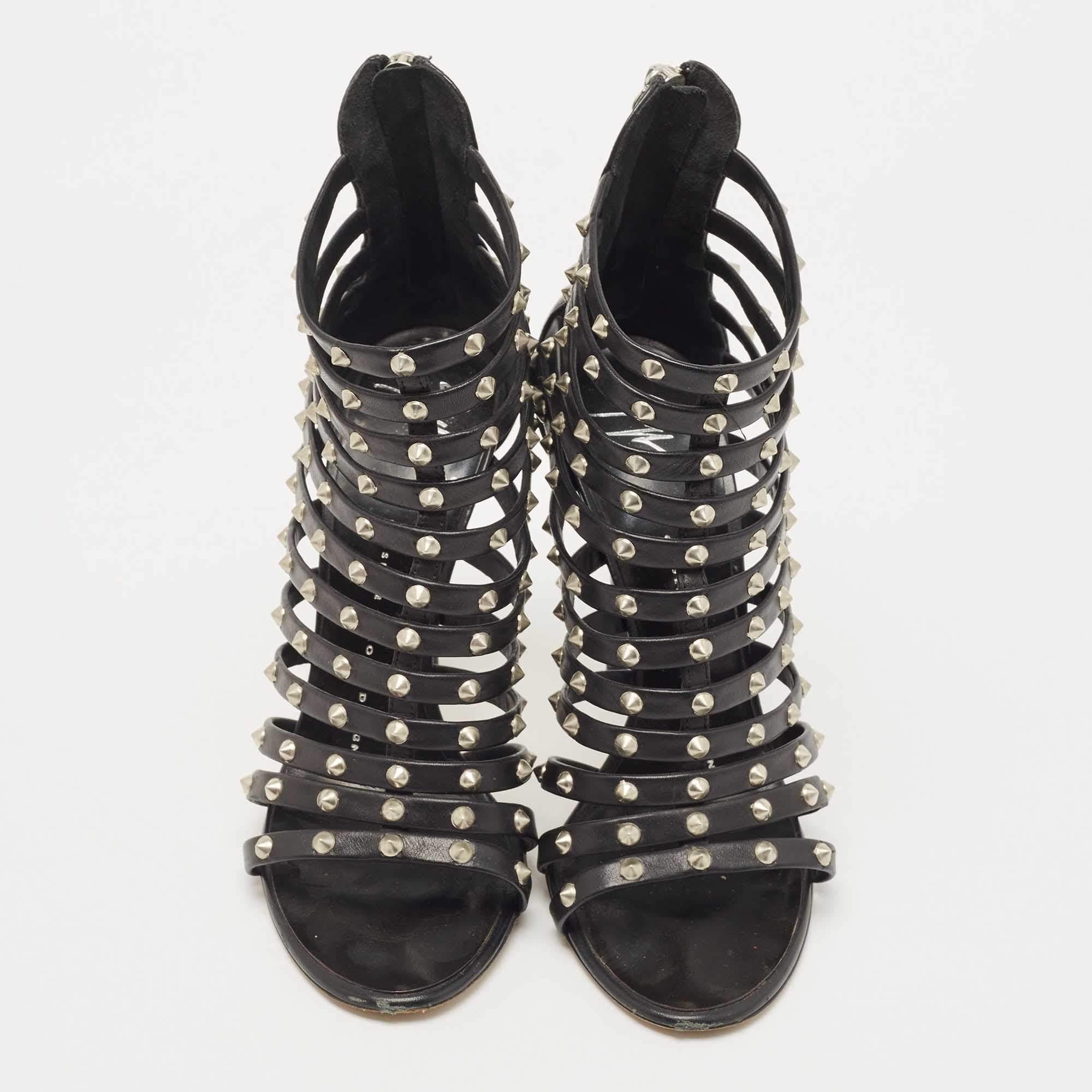 Noir Giuseppe Zanotti Sandales cloutées en cuir noir Taille 36.5