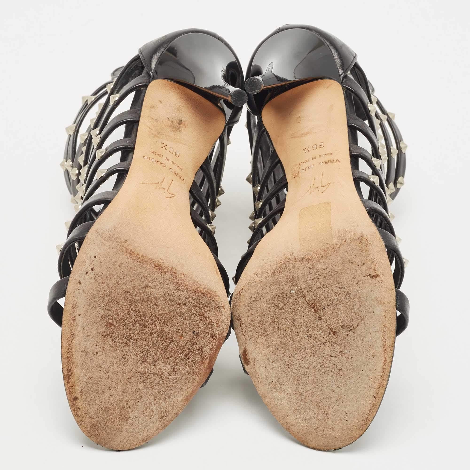 Giuseppe Zanotti Sandales cloutées en cuir noir Taille 36.5 1
