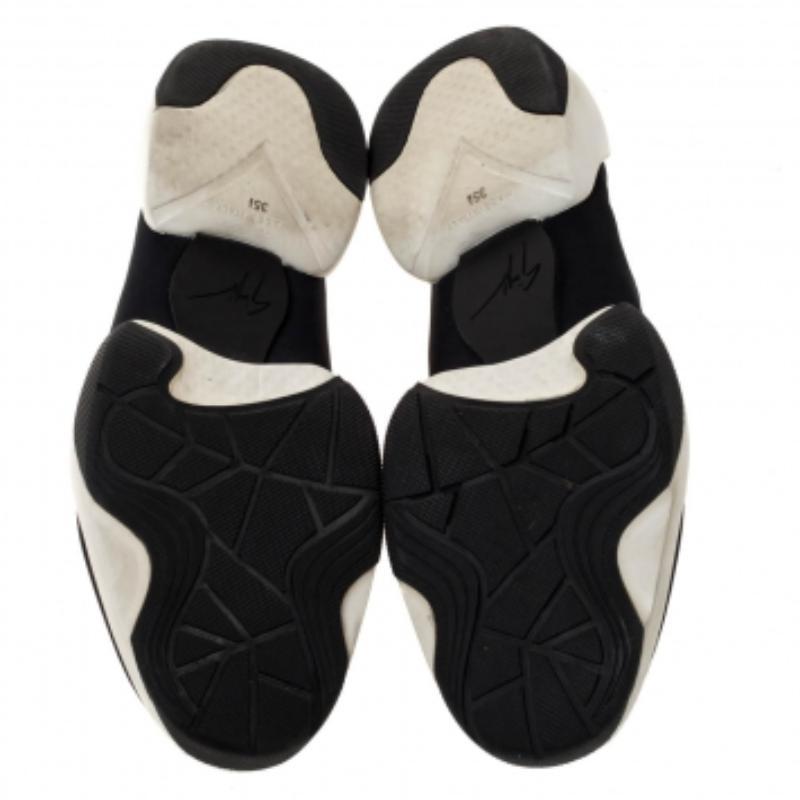 Giuseppe Zanotti Schwarze leichte Neopren-Turnschuhe aus Neopren Größe 35.5 im Zustand „Relativ gut“ im Angebot in Dubai, Al Qouz 2