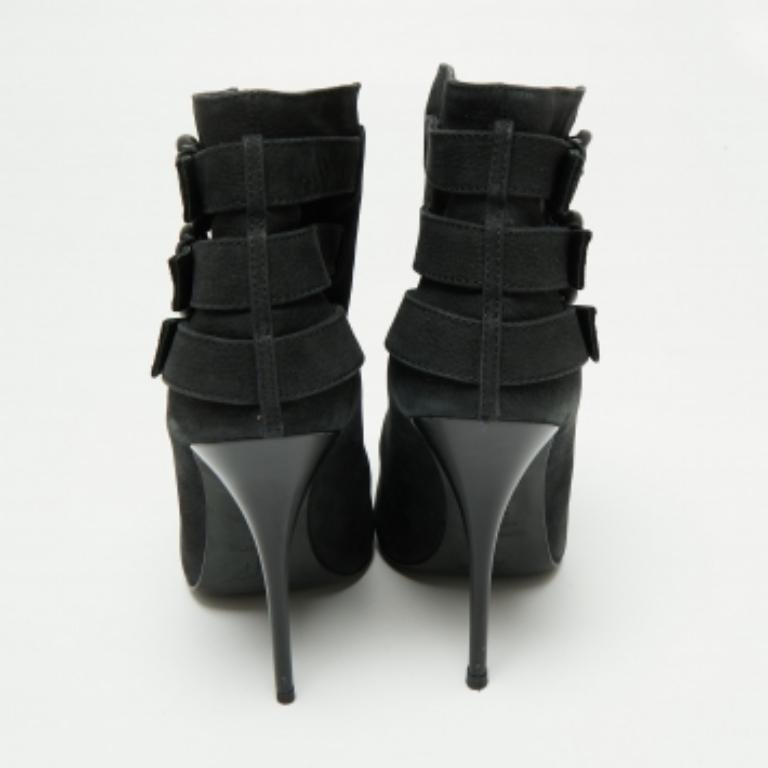Giuseppe Zanotti - Bottines noires à boucle noire, taille 38,5 Bon état - En vente à Dubai, Al Qouz 2