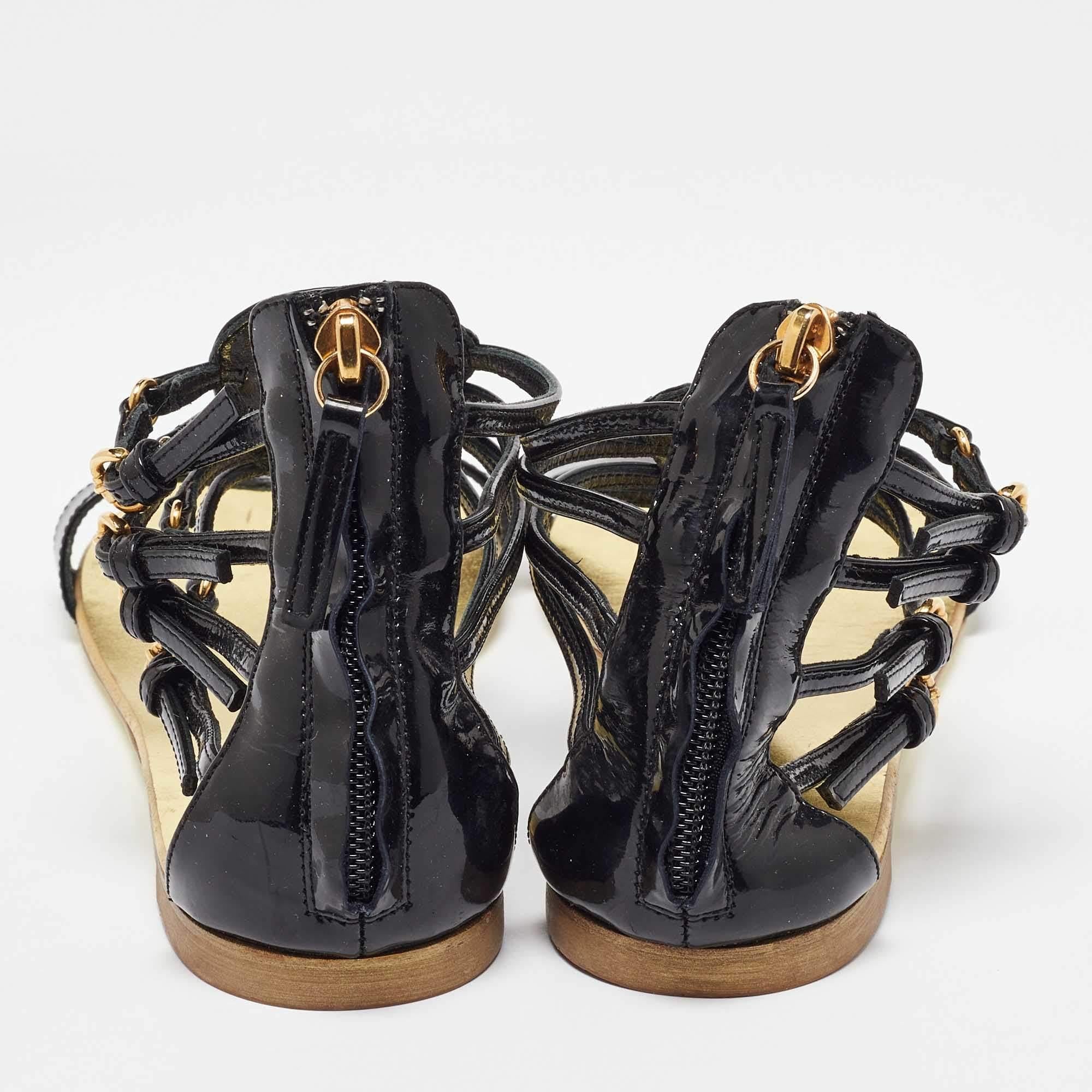 De las mujeres Giuseppe Zanotti Sandalias planas con tira al tobillo de charol negro talla 40 en venta