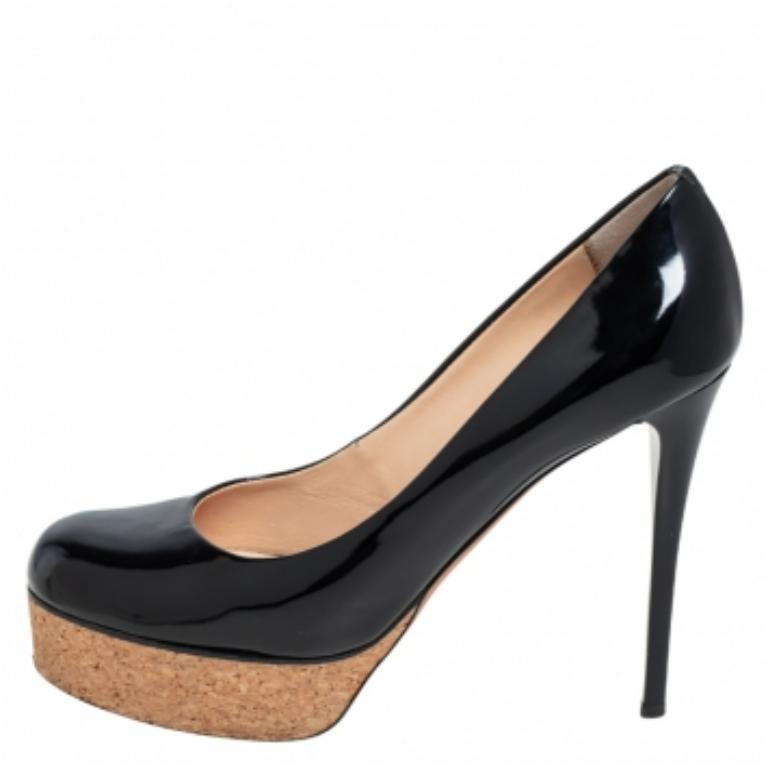 Giuseppe Zanotti Escarpins à plateforme en liège en cuir verni noir Taille 38.5 Bon état - En vente à Dubai, Al Qouz 2