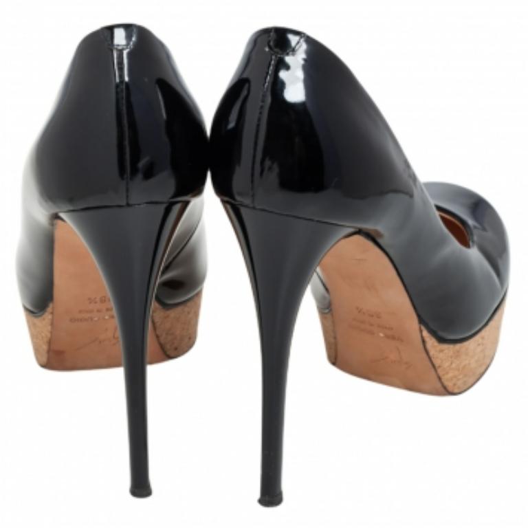 Giuseppe Zanotti Escarpins à plateforme en liège en cuir verni noir Taille 38.5 en vente 1