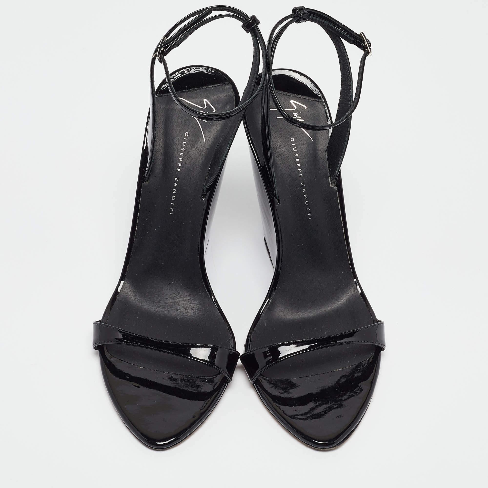 Giuseppe Zanotti Black Patent Leather Ginnyfer Wedge Sandals Size 40 In Good Condition For Sale In Dubai, Al Qouz 2
