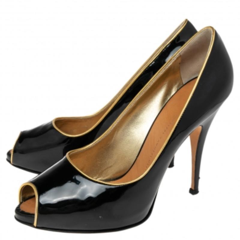 Cette paire d'escarpins de la maison Giuseppe Zanotti est exactement ce qu'il vous faut pour rehausser votre quotient stylistique de quelques crans. Bien conçus, ces escarpins sont réalisés en cuir verni et présentent des bouts pointus et des talons