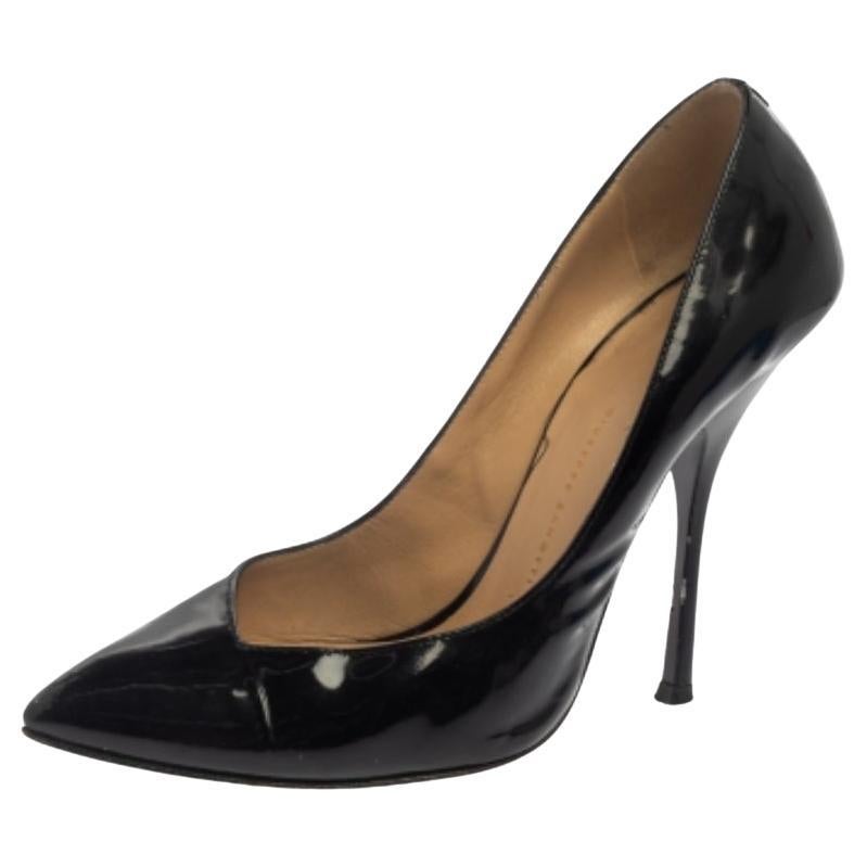 Women's Giuseppe Zanotti Black Patent Leather Pointed Toe Pumps Size 37.5 For Sale