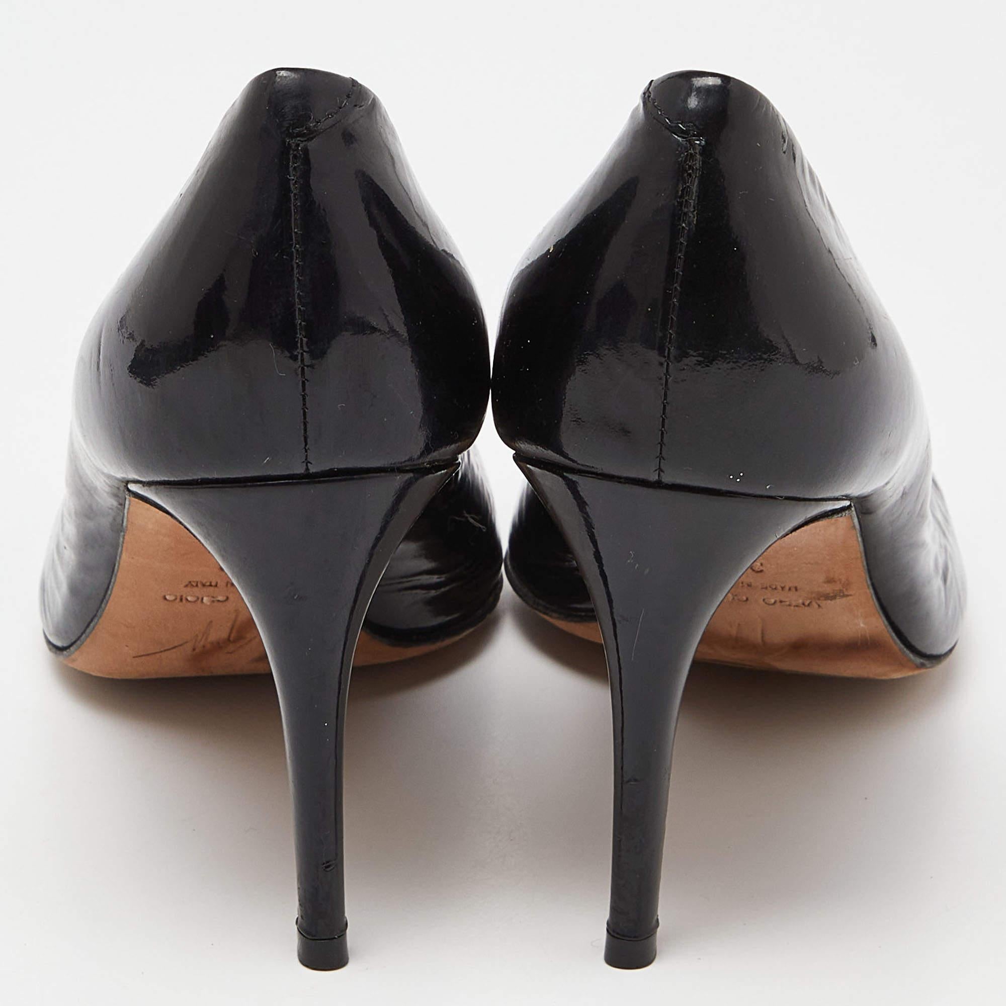 Donna Giuseppe Zanotti - Pompe a punta tonda in vernice nera Taglia 39 in vendita