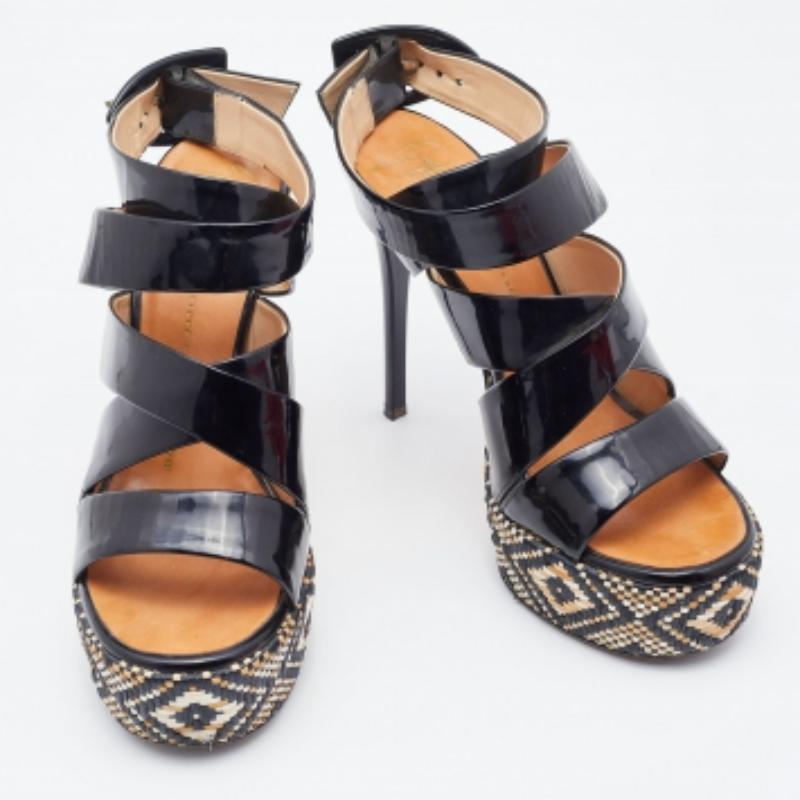 Giuseppe Zanotti Sandales à plateforme en cuir verni tressé noir Taille 37 Bon état - En vente à Dubai, Al Qouz 2