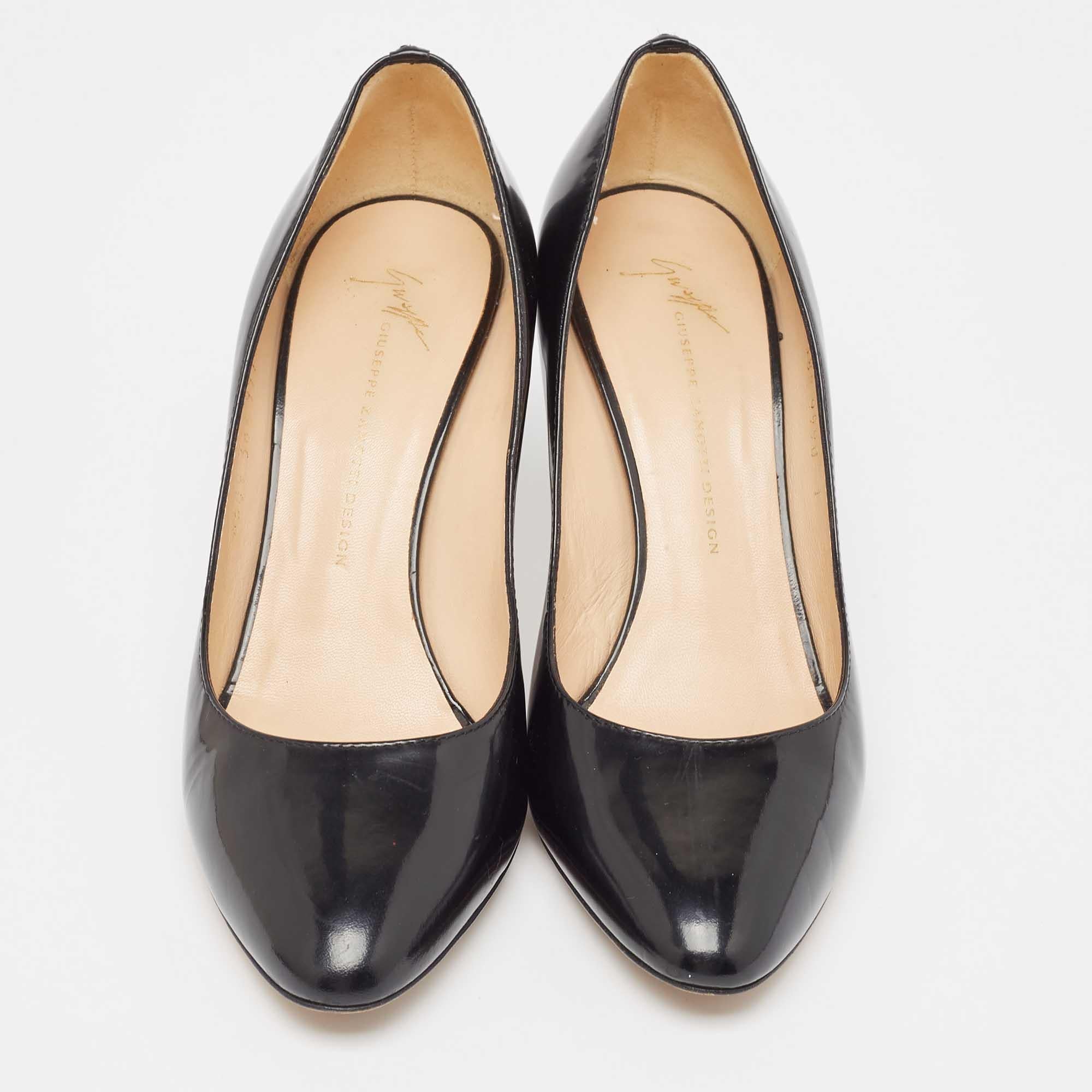 Giuseppe Zanotti Black Patent Round Toe Pumps Size 38.5 In Good Condition For Sale In Dubai, Al Qouz 2