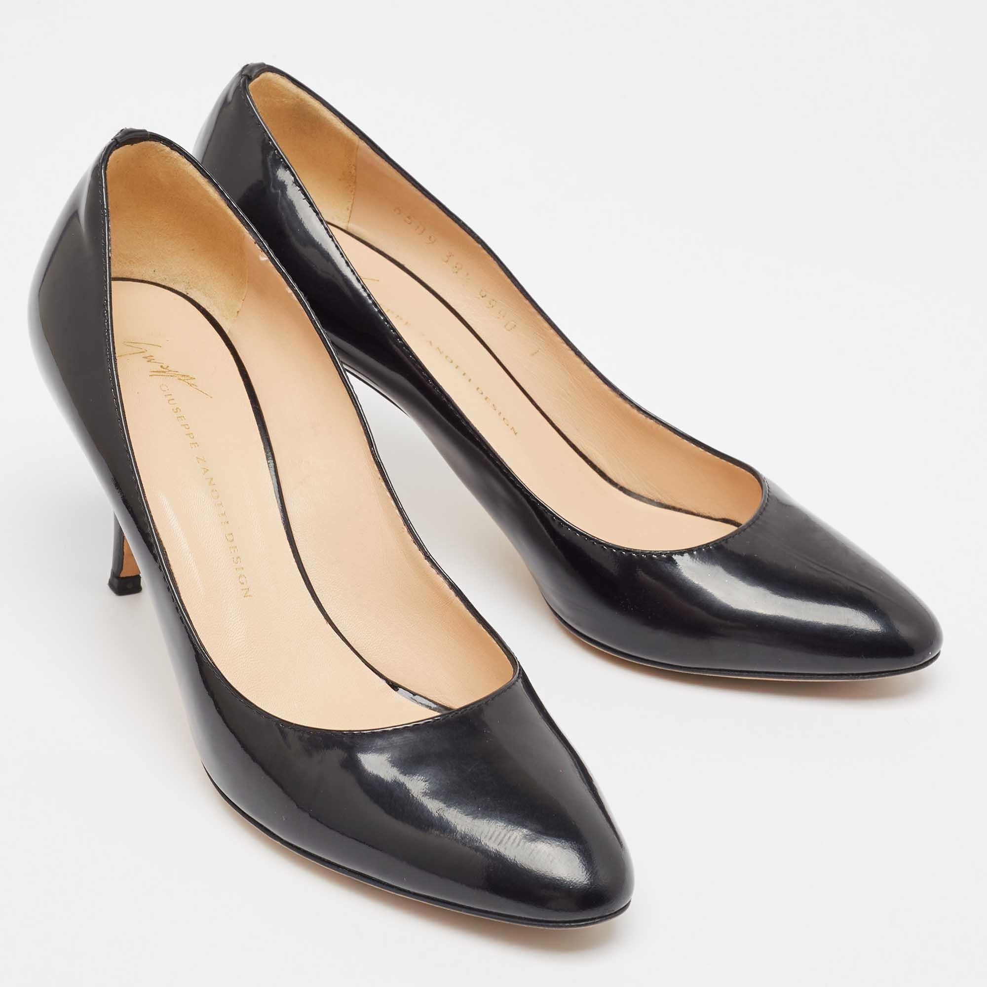 Women's Giuseppe Zanotti Black Patent Round Toe Pumps Size 38.5 For Sale