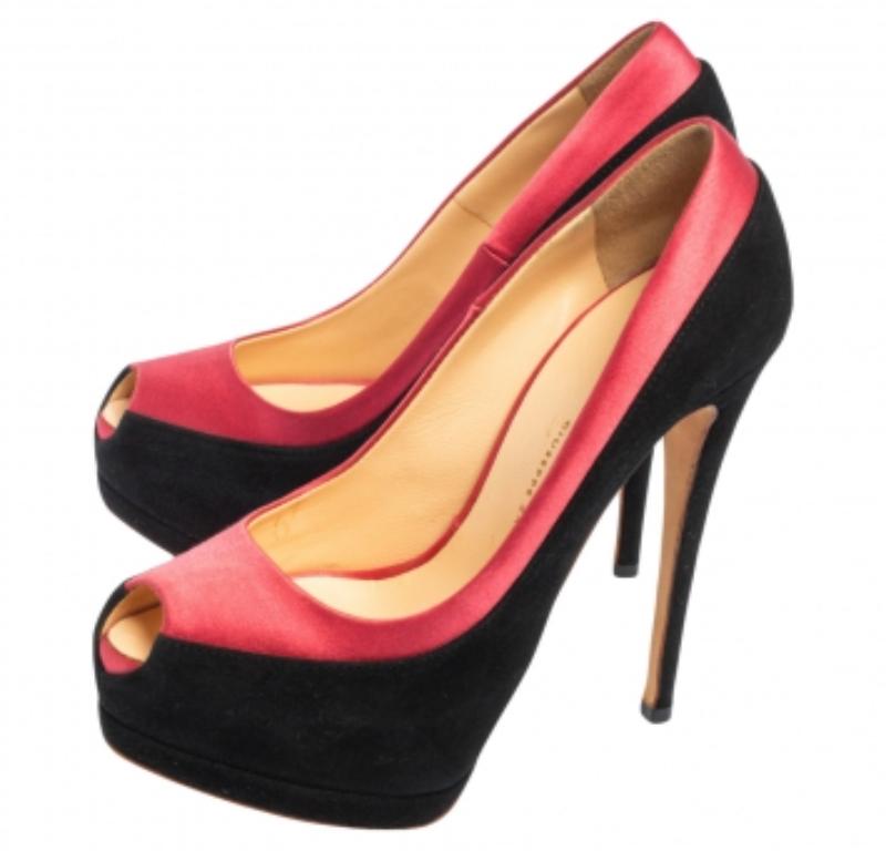 Giuseppe Zanotti Black/Pink Suede and Satin Peep Toe Platform Pumps Size 36 Bon état à Dubai, Al Qouz 2