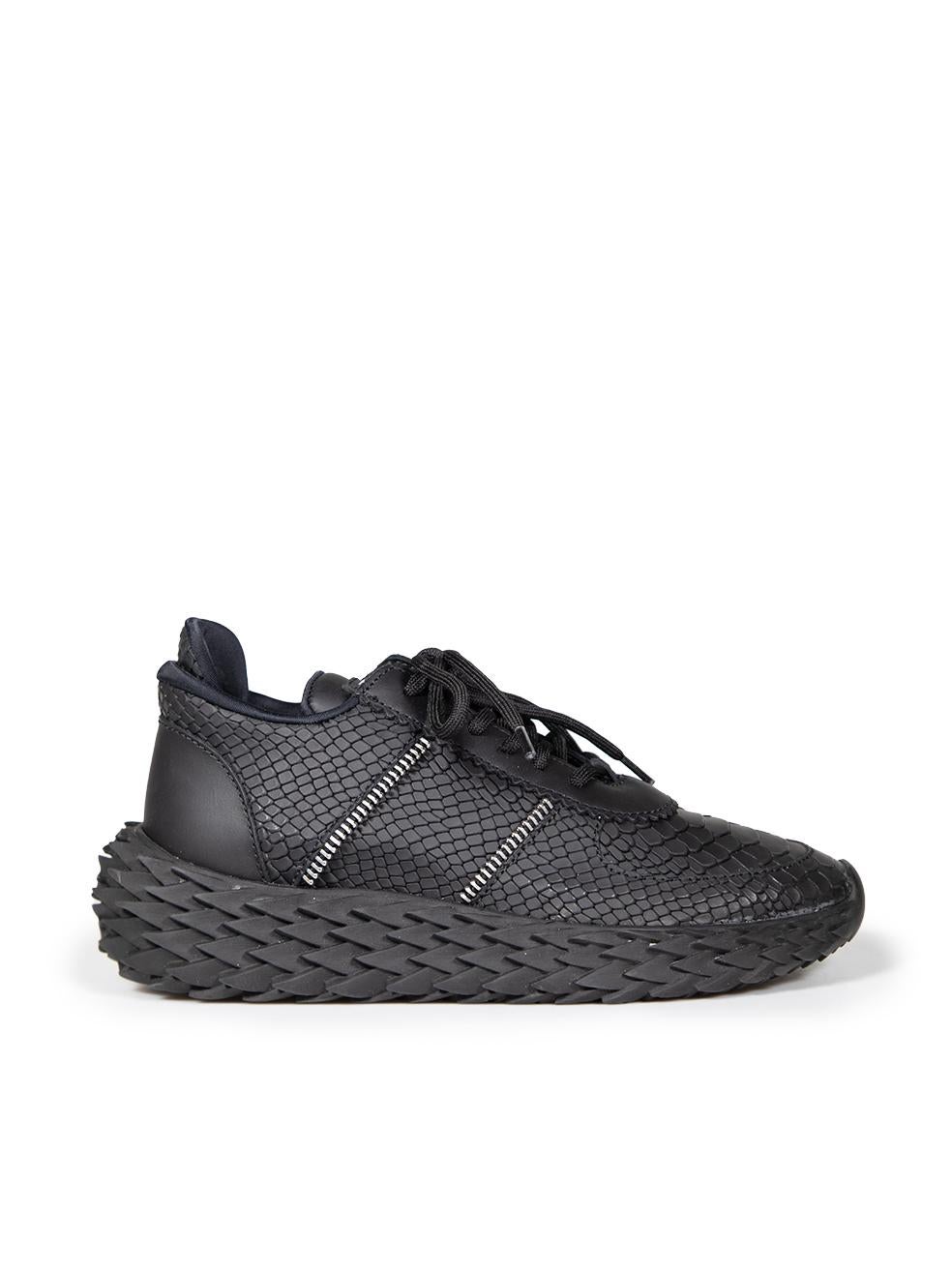 CONDITION is Very Good. Hardly any visible wear to trainers is evident on this used Giuseppe Zanotti designer resale item.
 

 

 

 Details
 

 

 Black
 

 Rubber
 

 Trainers
 

 Spiked chunky sole
 

 Python embossed pattern
 

 Lace up
