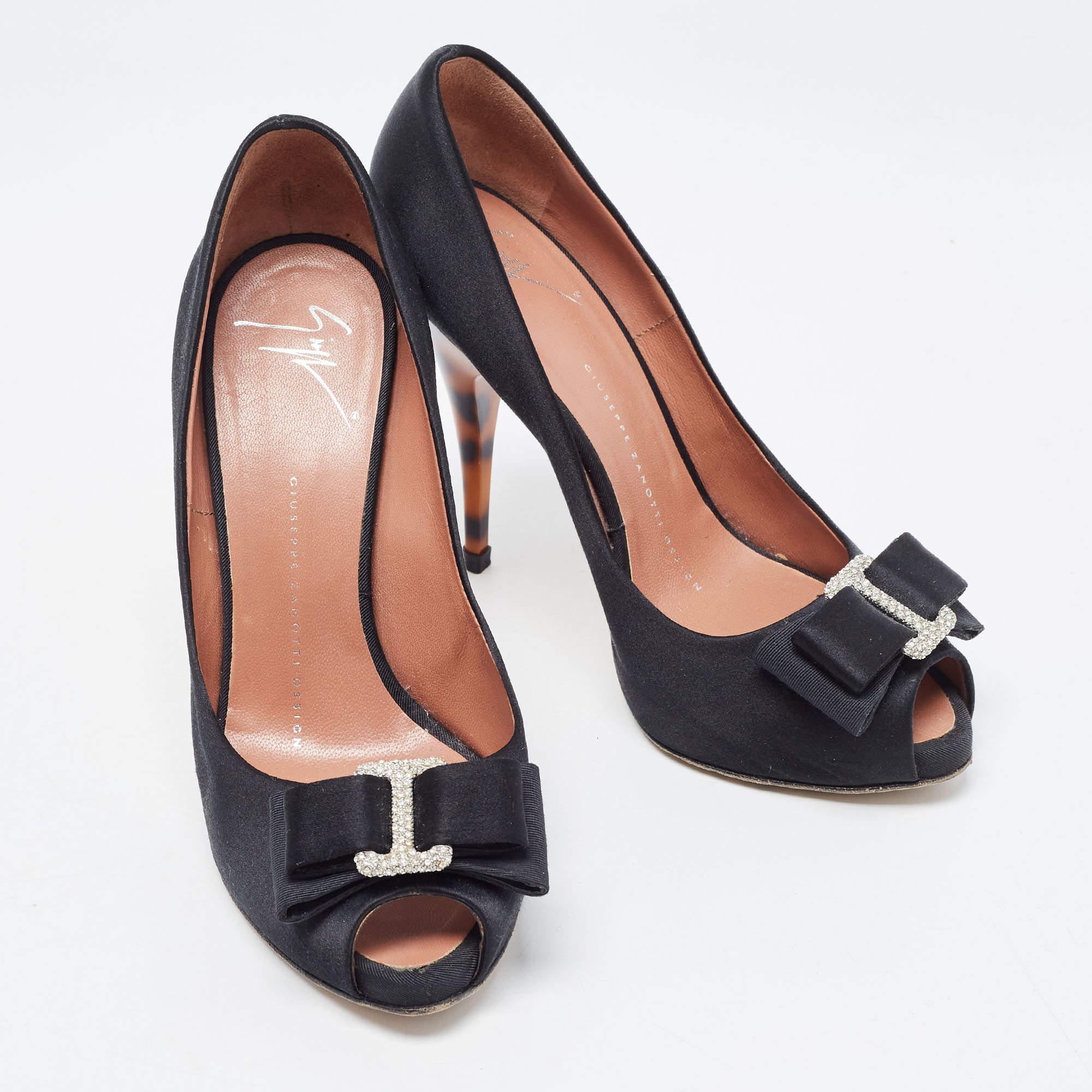  Giuseppe Zanotti Noir Satin Bow Embellished Peep Toe Pumps Size 37.5 Pour femmes 