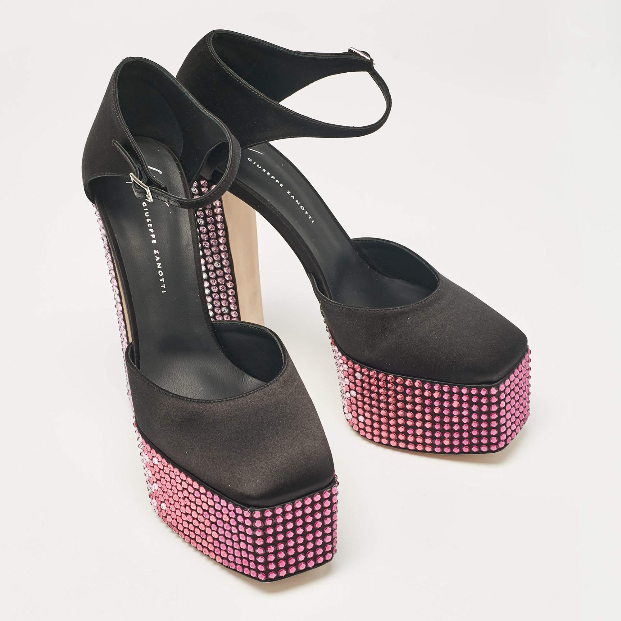 Giuseppe Zanotti Mary Jane Pumps aus schwarzem Satin mit Kristallverzierung, Größe 40 im Zustand „Neu“ im Angebot in Dubai, Al Qouz 2