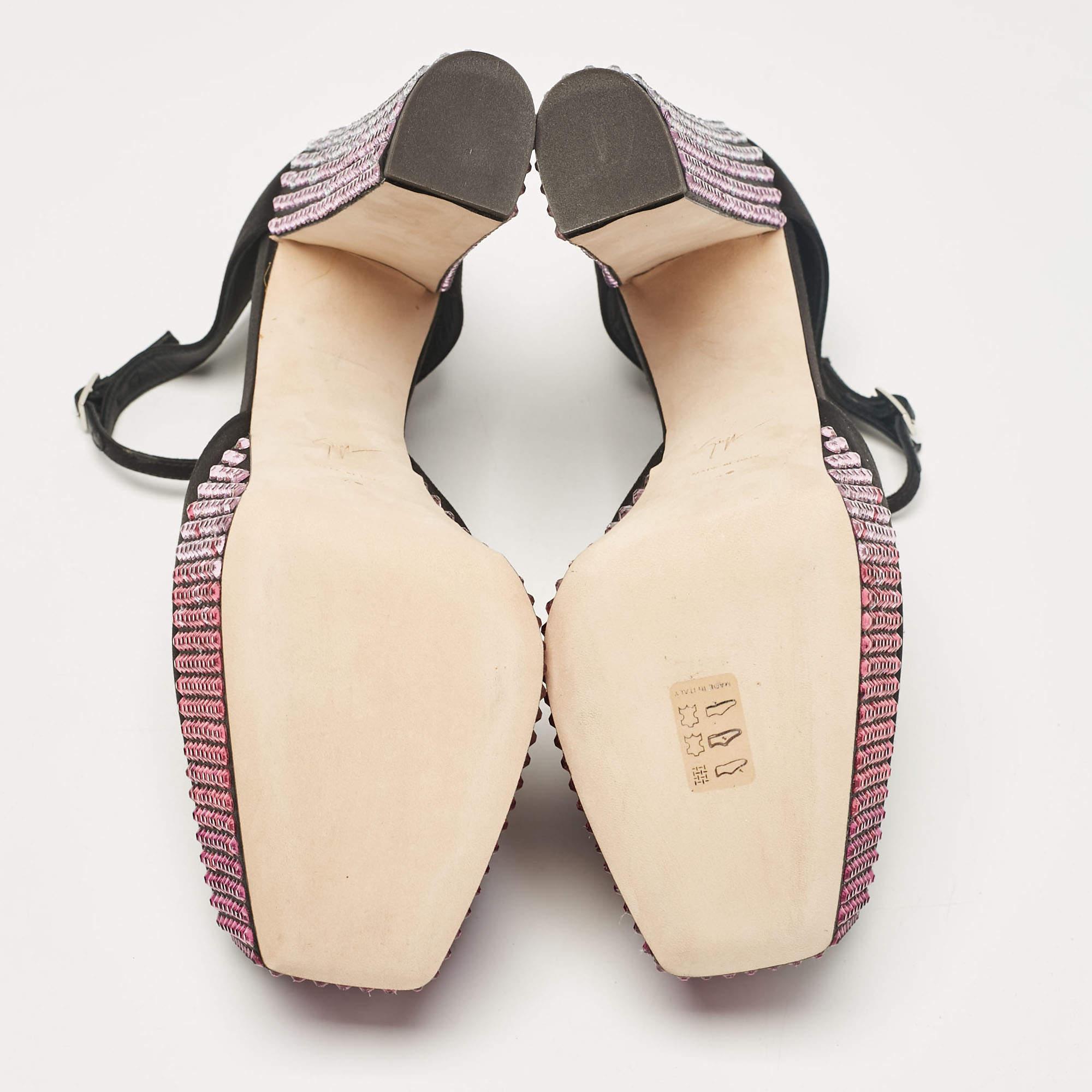 Giuseppe Zanotti Mary Jane Pumps aus schwarzem Satin mit Kristallverzierung, Größe 40 im Angebot 1