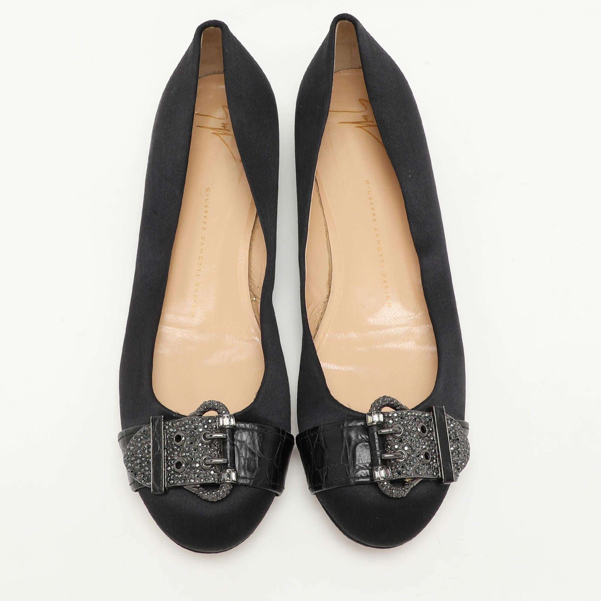 Giuseppe Zanotti Black Satin Embellished Ballet Flats Size 39 In Good Condition For Sale In Dubai, Al Qouz 2