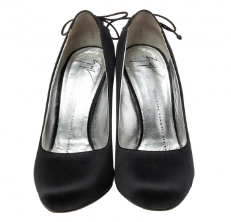 Giuseppe Zanotti Escarpins à bouts ronds en satin noir Taille 37,5 Pour femmes en vente