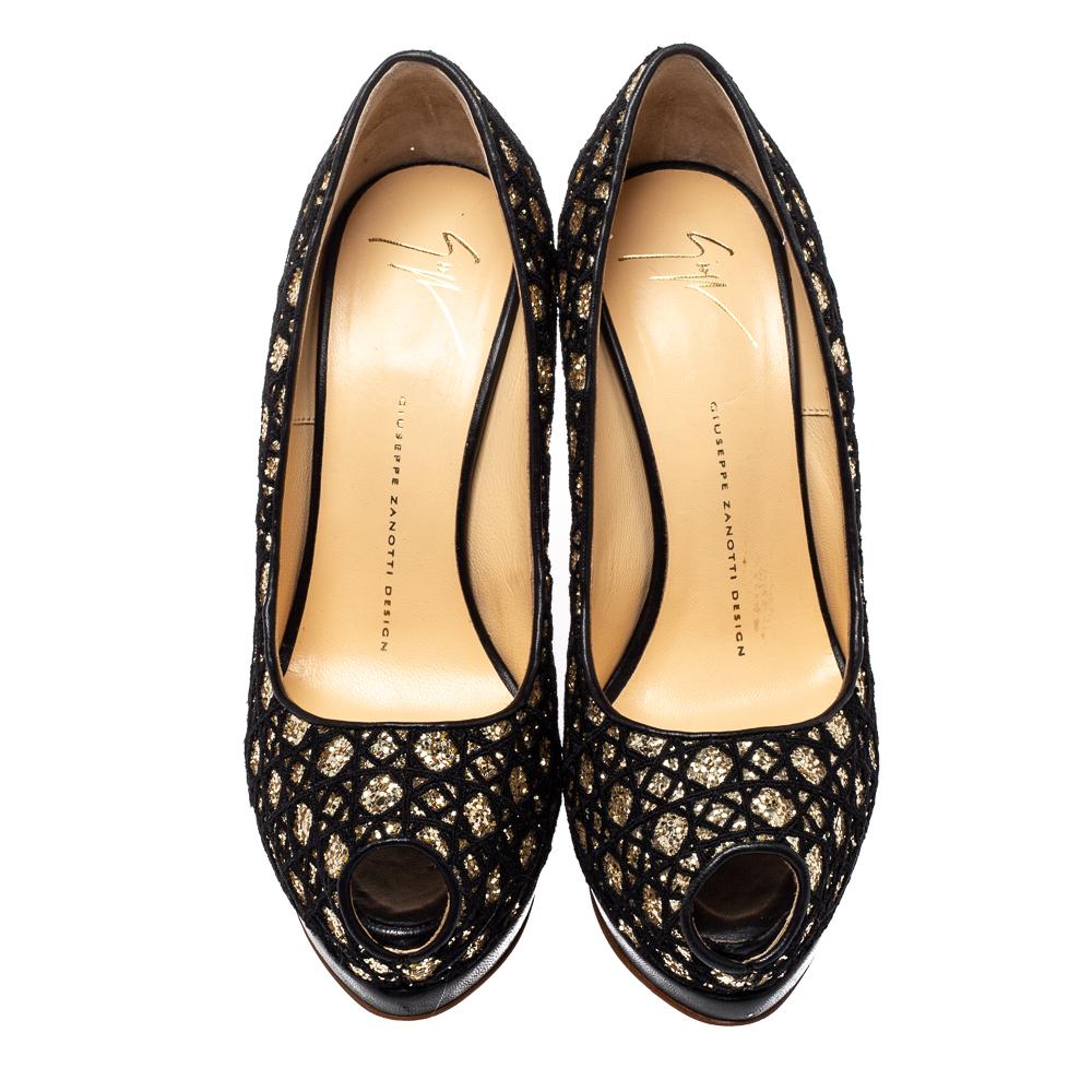 Look chic and sophisticated by flaunting this pair of Liza pumps. Crafted from glitter and overlaid lace, they feature peep-toes and 14 cm heels. Add a dash of glam to your outfit with this pair of gorgeously designed Giuseppe Zanotti pumps,