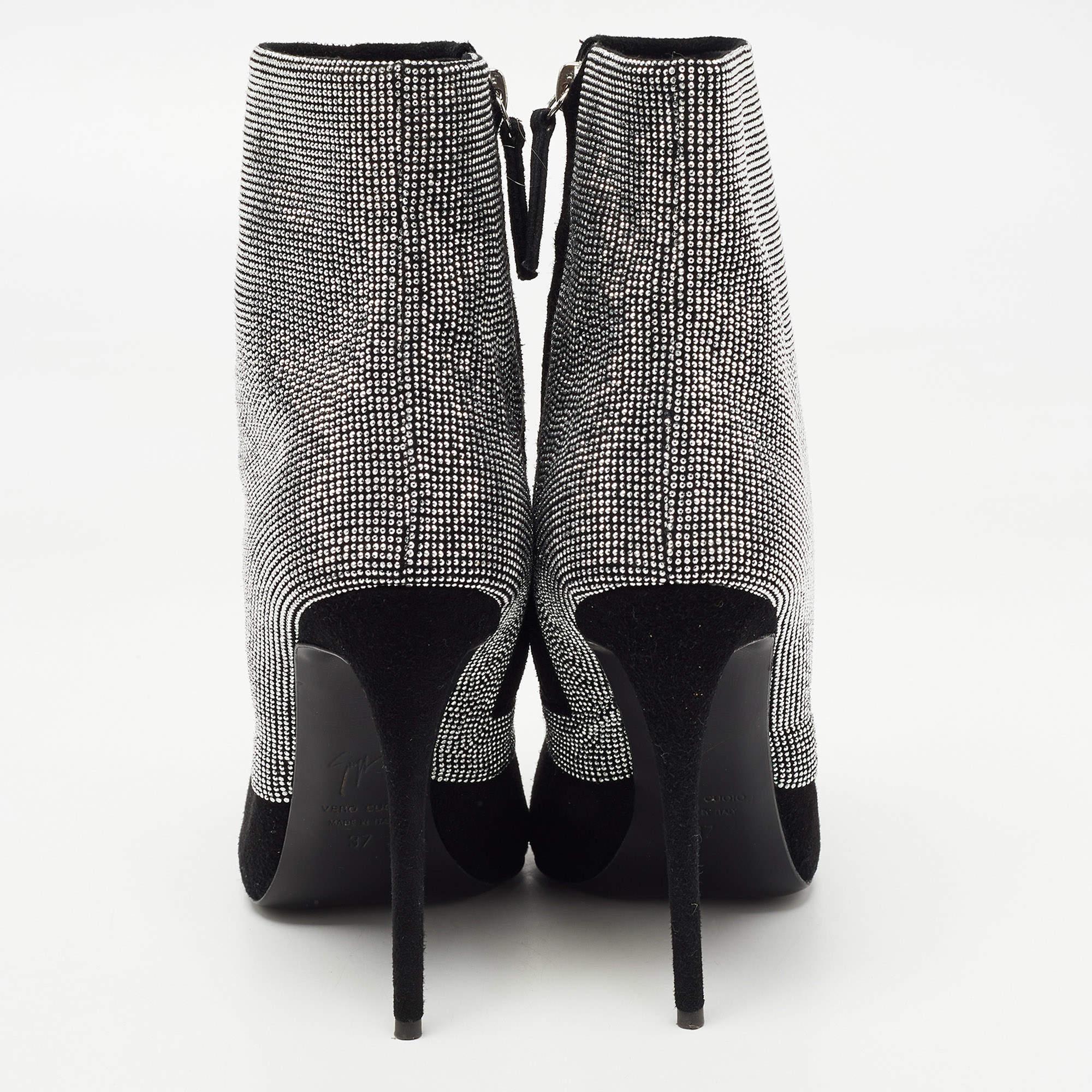 Giuseppe Zanotti Black/Silver Suede Studded Olinda Ankle Boots Size 37 In Good Condition For Sale In Dubai, Al Qouz 2