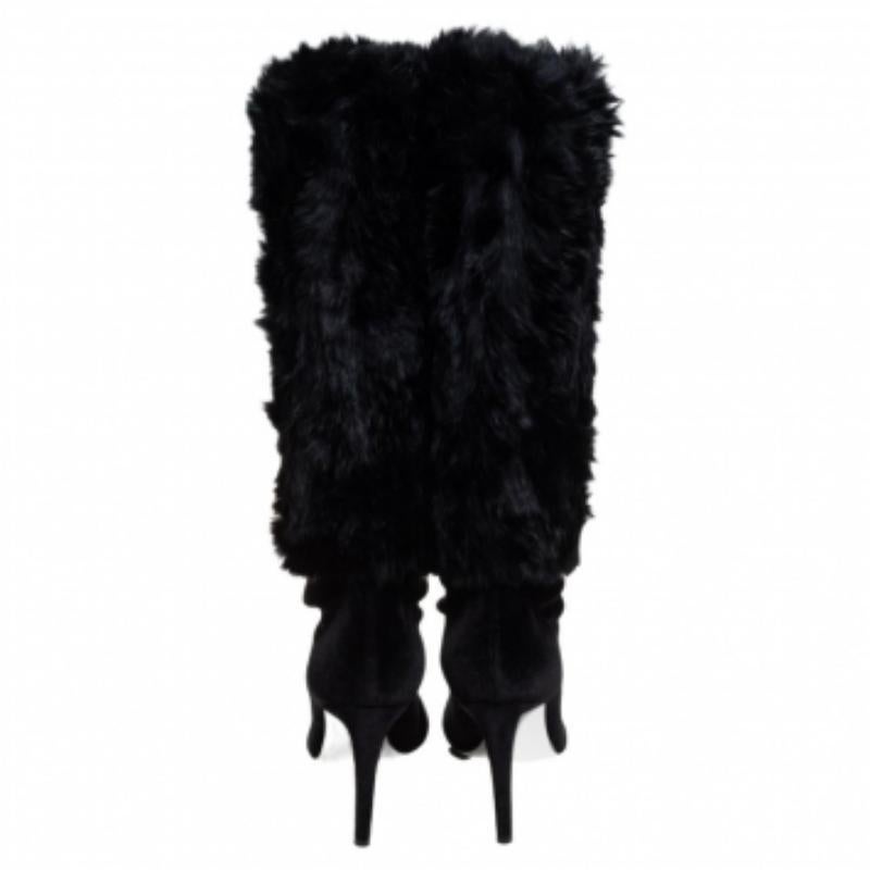One of the finest pair of boots you will ever own is this fabric & fur pair. Treat yourself to these chic pair of these Giuseppe Zanotti knee-high boots. They have a black hue, leather insoles and 10 cm heels. They are finished with leather & rubber