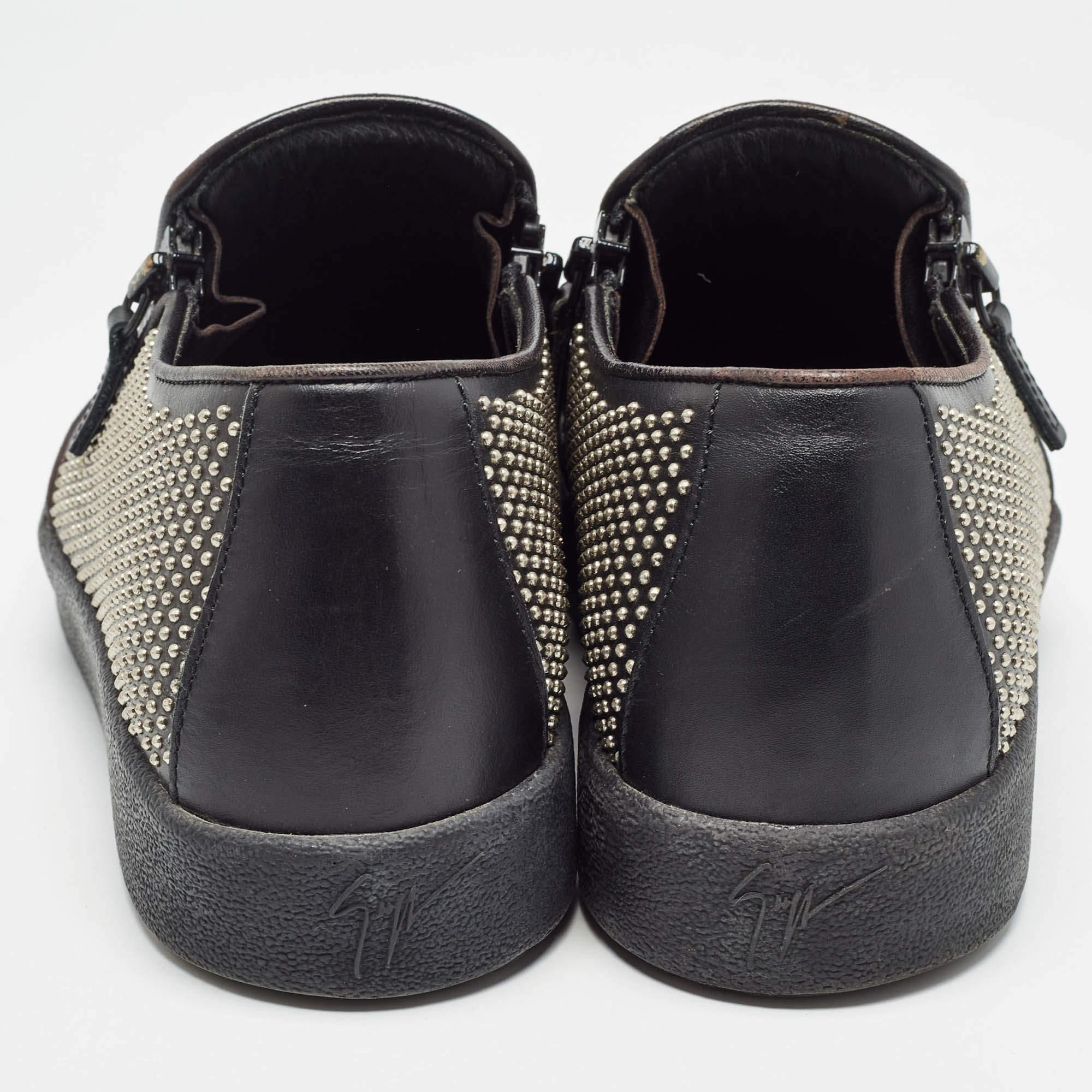 Uomo Giuseppe Zanotti - Sneakers Eve Slip On in pelle nera con borchie - Taglia 40 in vendita