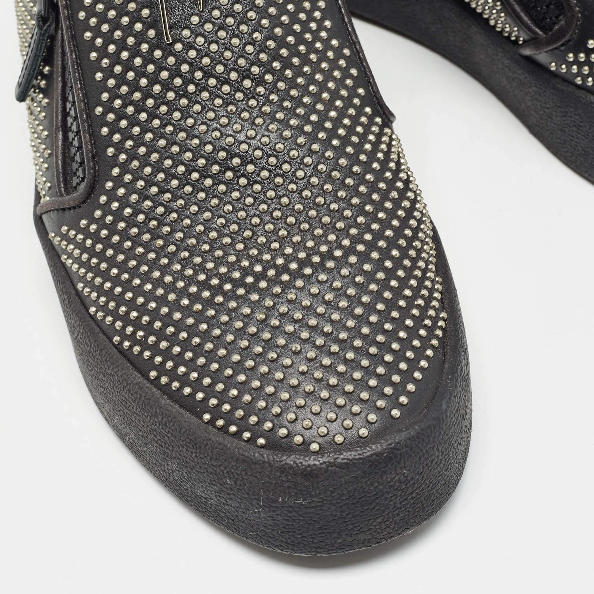 Giuseppe Zanotti - Sneakers Eve Slip On in pelle nera con borchie - Taglia 40 in vendita 3