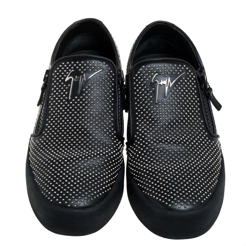 Giuseppe Zanotti Eve Slip On Sneakers aus Leder mit Nieten in Schwarz, Größe 43 im Zustand „Gut“ im Angebot in Dubai, Al Qouz 2